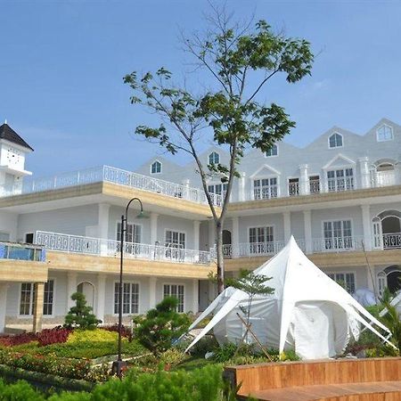 Chevilly Resort And Camp Bogor Eksteriør billede