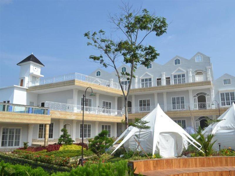 Chevilly Resort And Camp Bogor Eksteriør billede