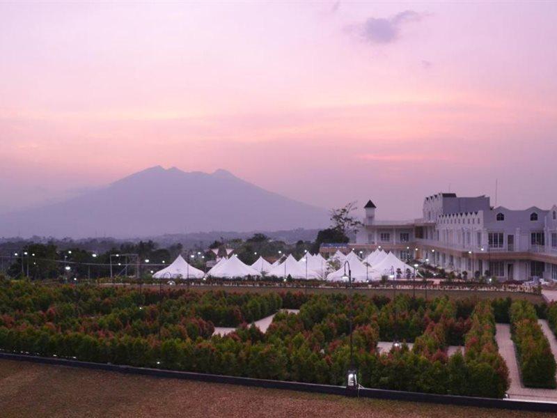 Chevilly Resort And Camp Bogor Eksteriør billede
